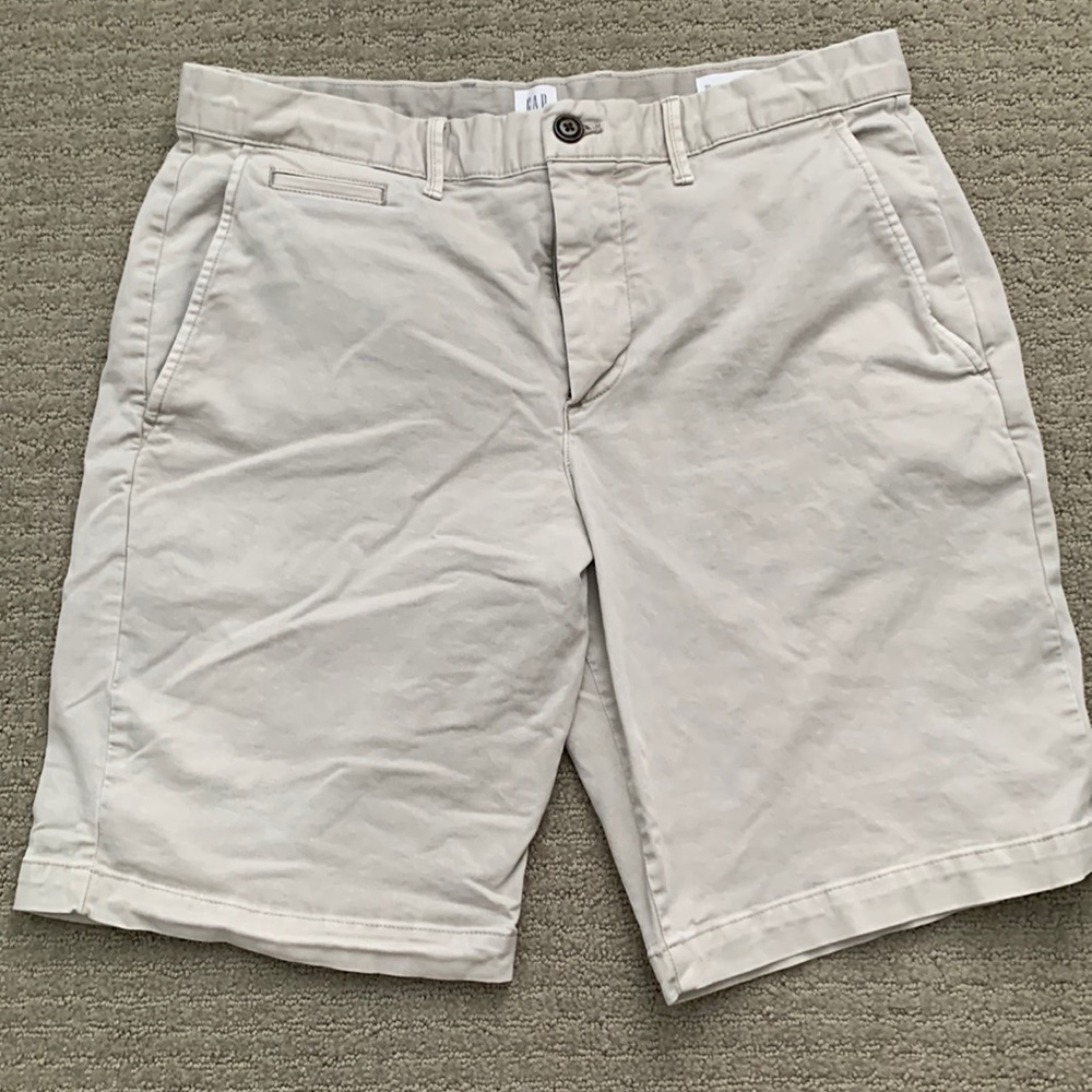 Men’s Gap Flat front Pewter shorts -10”